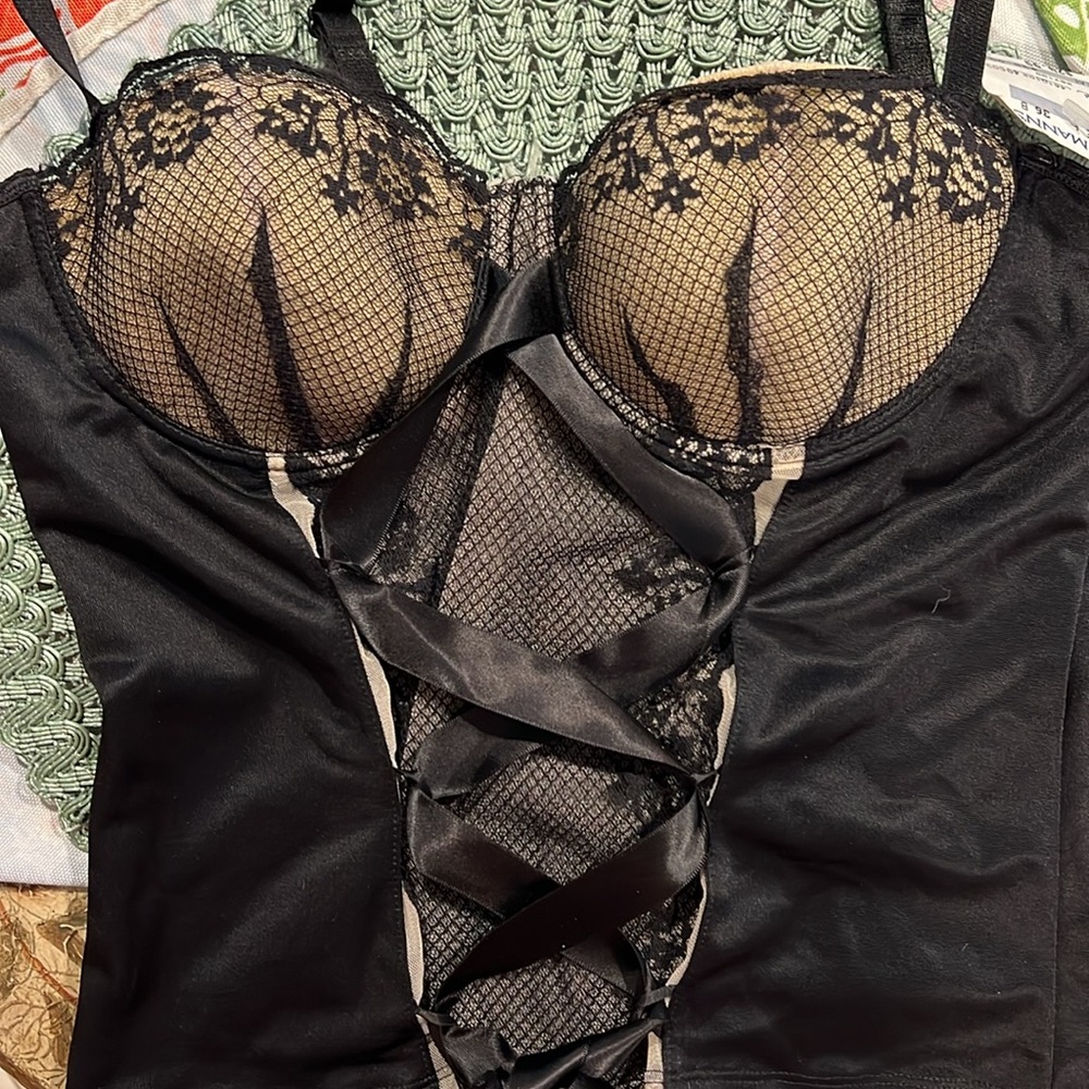 NWT black lace corset. Size 36B. Black satin ribbon, lace, blush undertone.